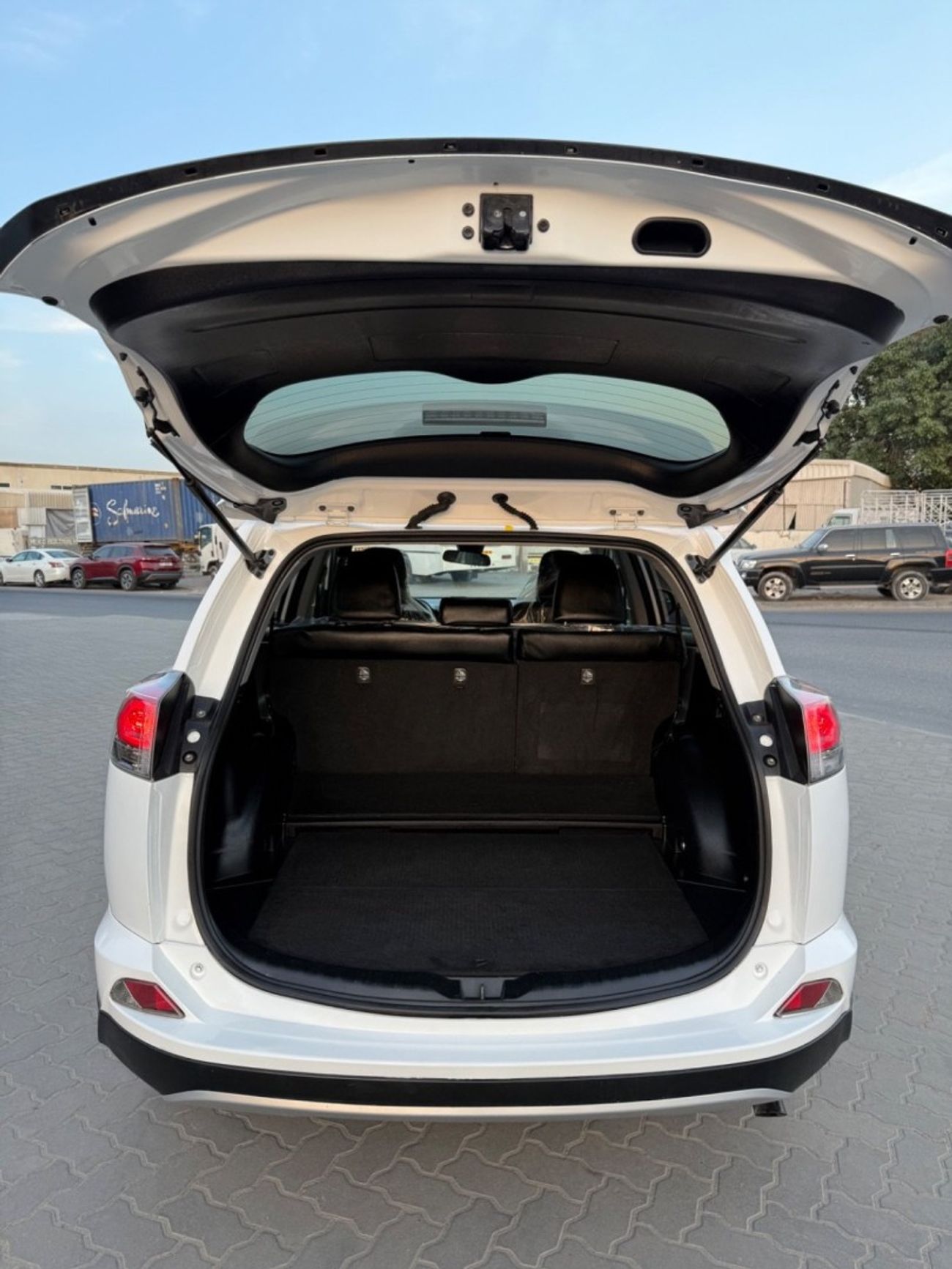 Toyota RAV4 2018 XLE HYBRID KEYLESS US SPEC