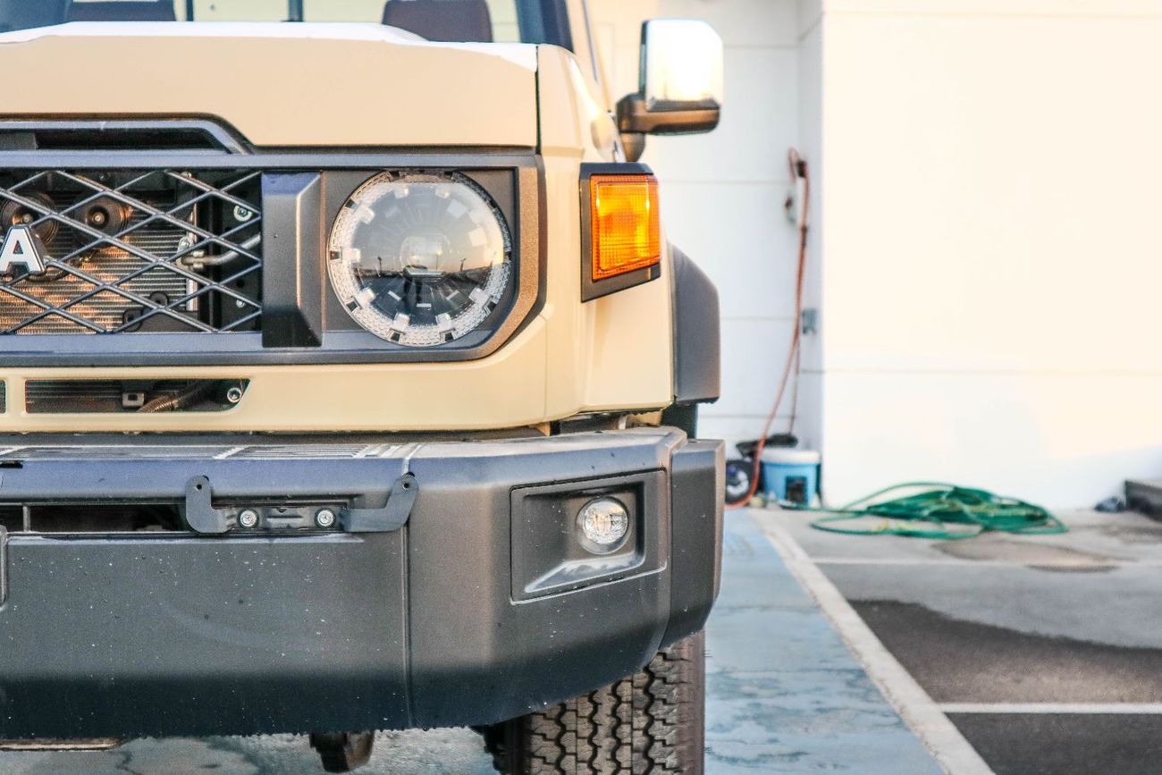 تويوتا لاند كروزر بيك آب Std 4.0L Single Cab Utility AWD