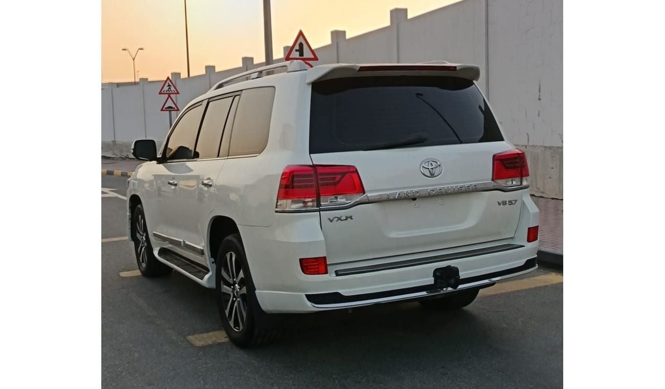 Toyota Land Cruiser GXR 5.7L 4WD