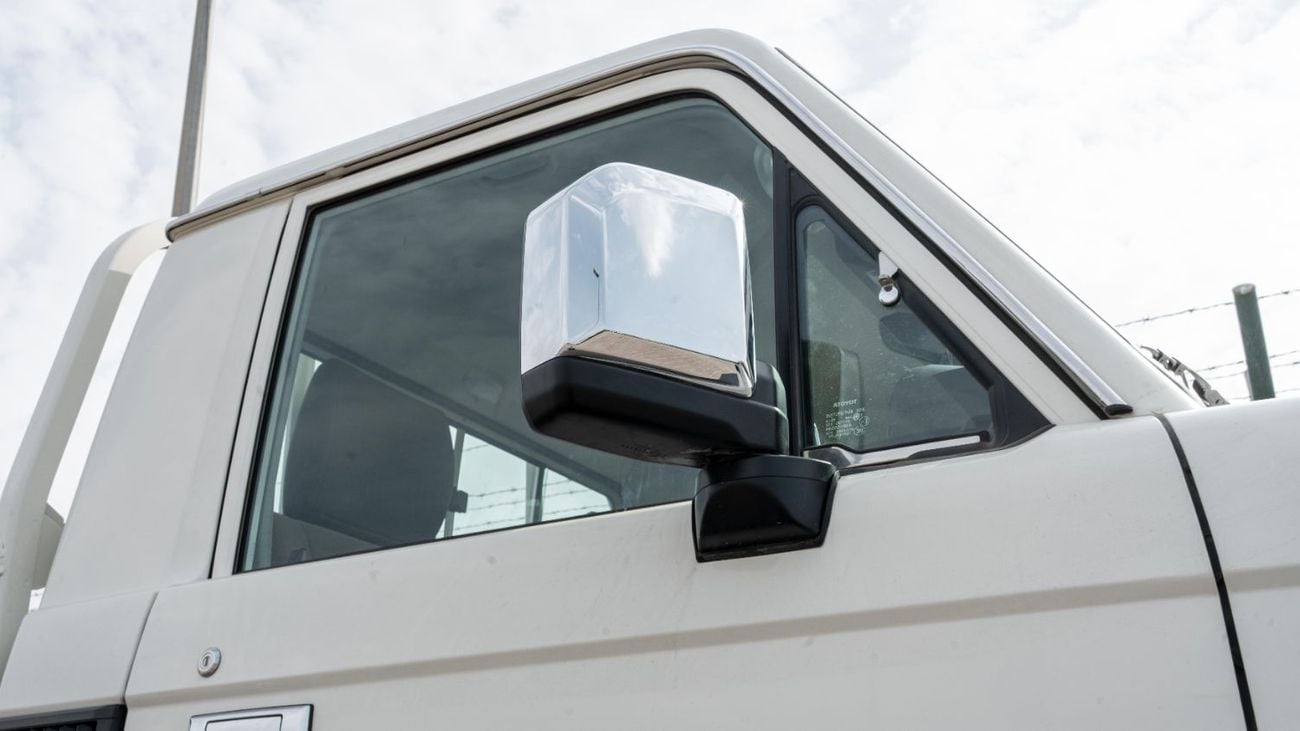 تويوتا لاند كروزر بيك آب 2026 Toyota LC79 2.8L MT Diesel (white-Brown)