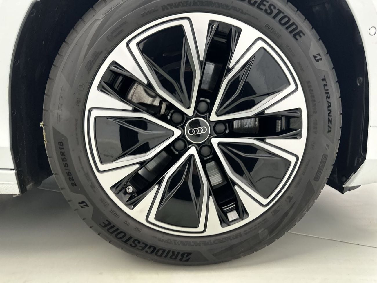 Audi A6 A6 Sedan TFSI 204hp Business Edition (Ref# 09039)