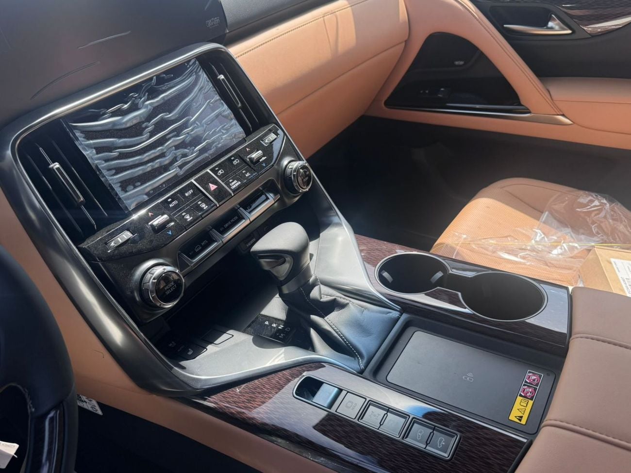 لكزس LX 600 SIGNATURE