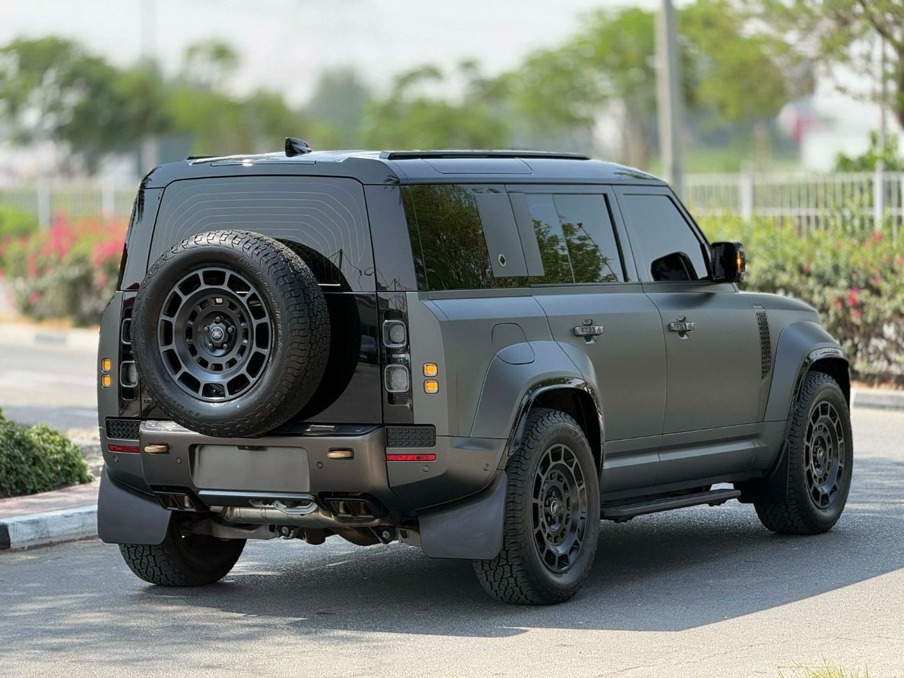 لاند روفر ديفندر 110 P635 OCTA V8