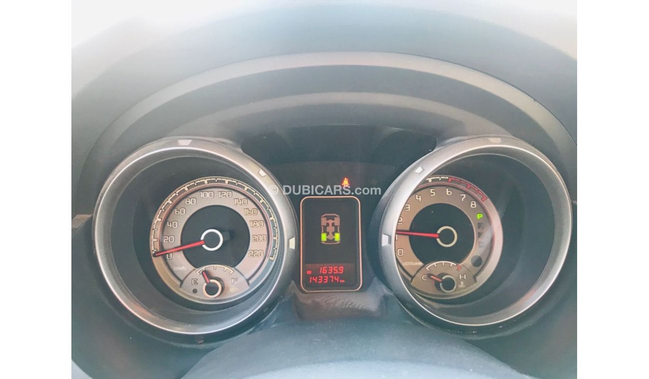 ميتسوبيشي باجيرو سياره نظيفه جدا بحالة الوكاله