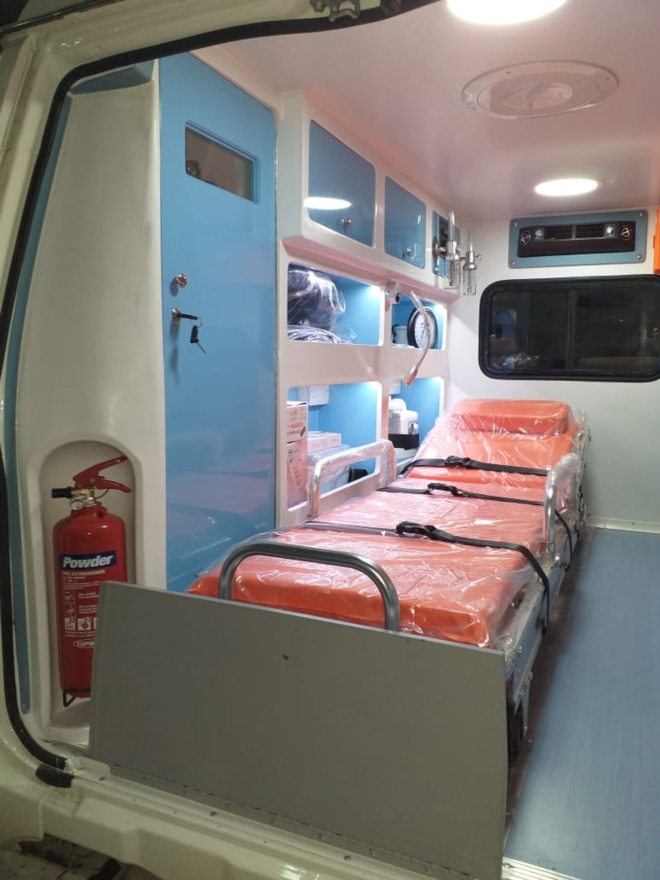 تويوتا لاند كروزر 70 2025 Toyota Land Cruiser LC 78 3doors 4.2L Diesel V6 (Ambulance)