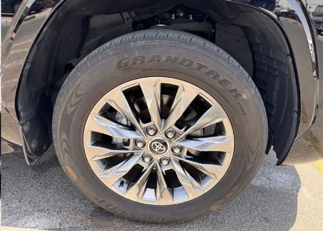 تويوتا لاند كروزر 2023 LC300 ZX Diesel Engine RHD 3.3L Twin Turbo Full Option