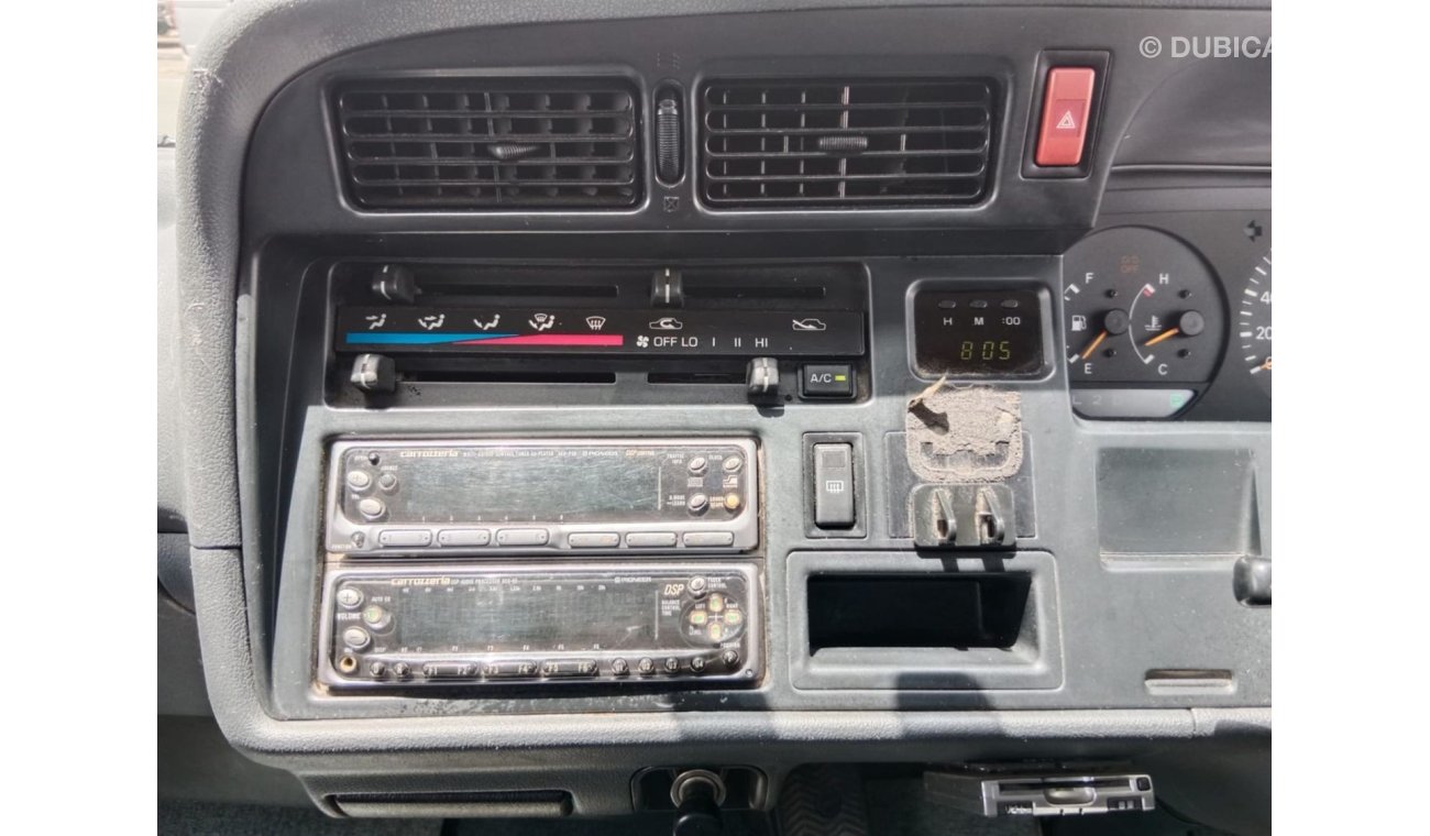Toyota Hiace TOYOTA HIACE VAN RIGHT HAND DRIVE (PM1371)