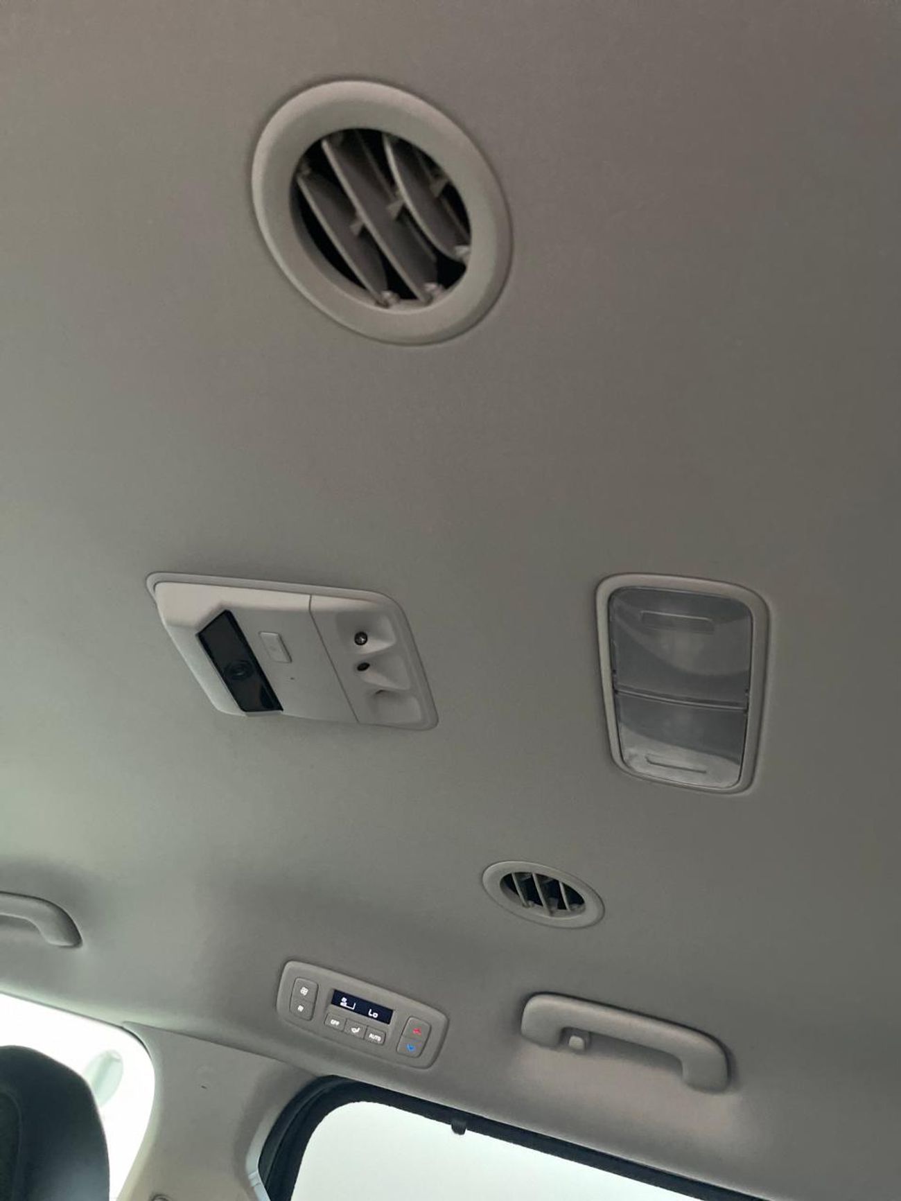 Kia Carnival 2022 EX 3.5L V6 - Full Option - 8 Seater - Front & Rear Radar Sensor - Trunk / Door Ful