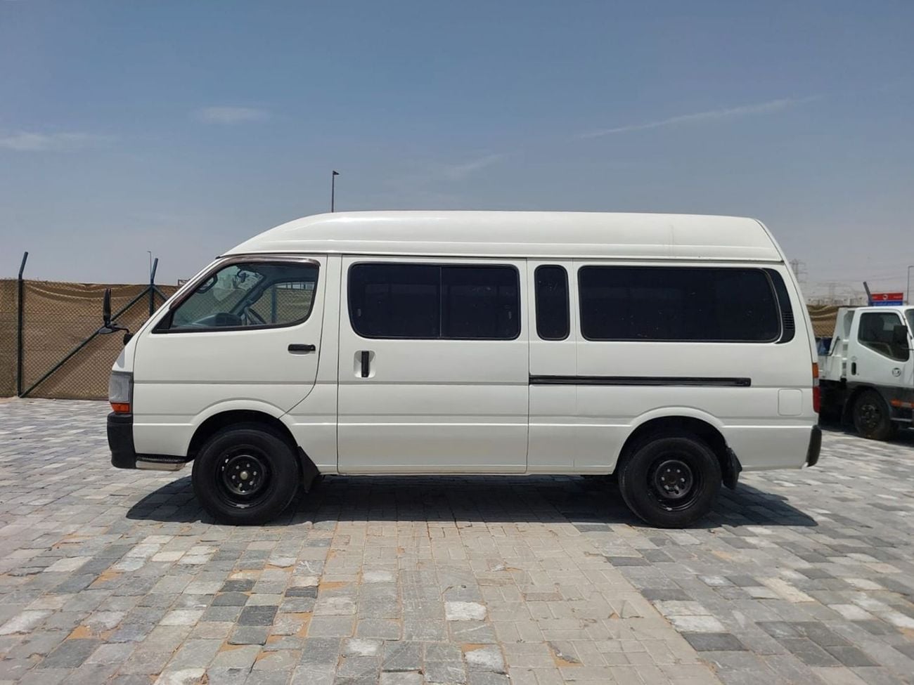 Toyota Hiace TOYOTA HIACE VAN RHD 2000 MODEL 3.0 L DIESEL AUTOMATIC(PM02207)