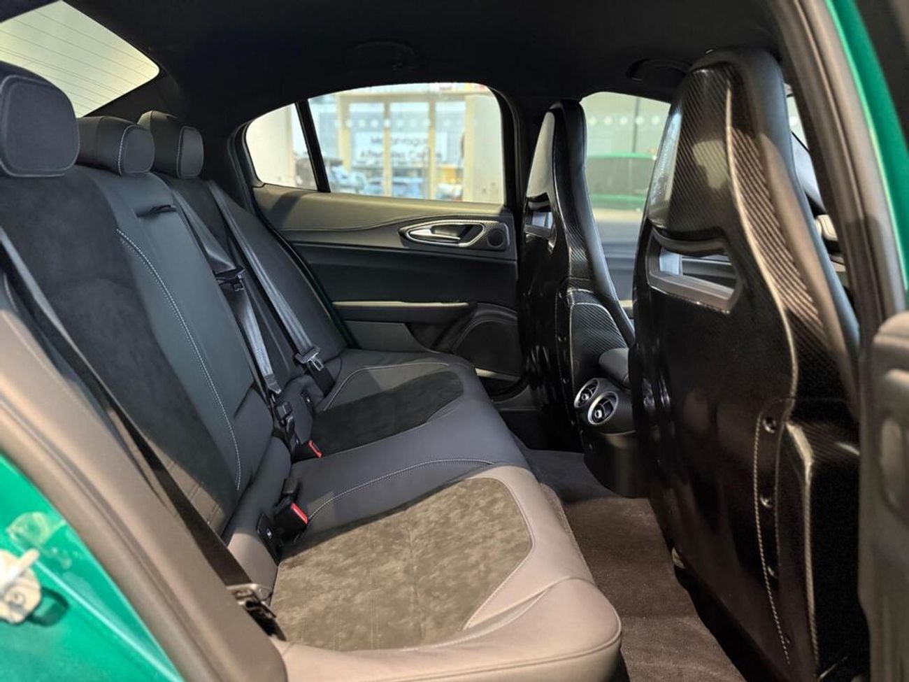 ألفا روميو جوليا 2.9 V6 Bi-Turbo Quadrifoglio Auto Euro 6 (s/s) 4dr (EXPORT ONLY) Right hand drive