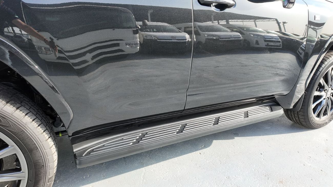 لكزس LX 700h F Sport