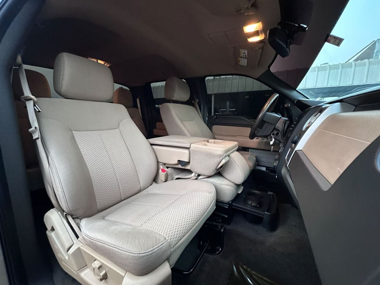 Ford F-150 XLT CREW CAB
