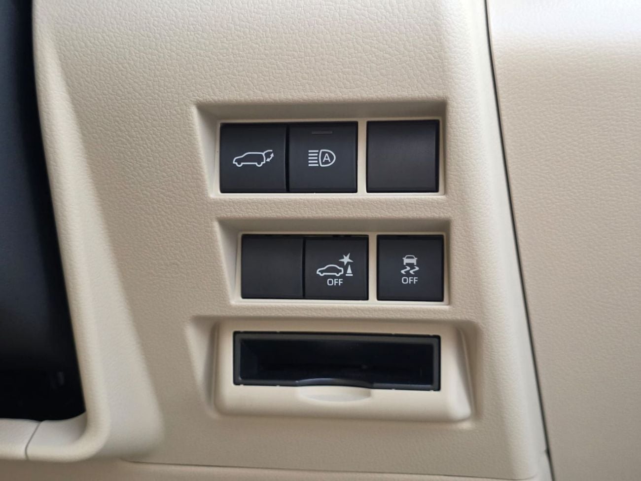 تويوتا لاند كروزر Brand New Toyota land cruiser LC300 ,SAHARA ,year 2025 ,Right Hand Drive ,Diesel 3.3L only For expor
