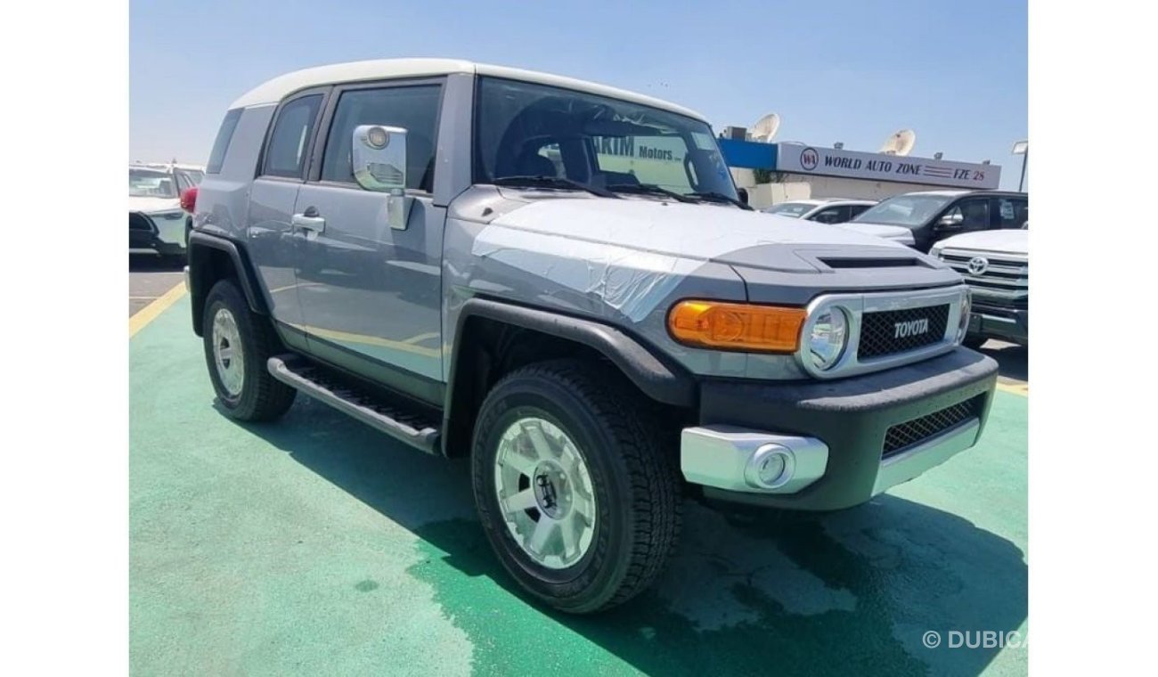 تويوتا إف جي كروزر 2023 White color 4WD 4.0L petrol