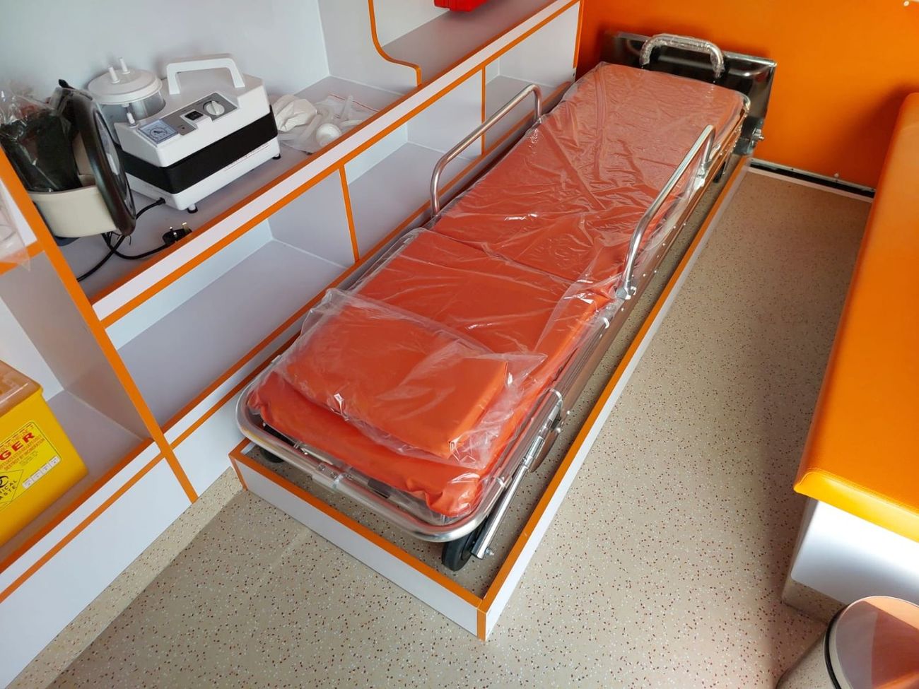 تويوتا هاياس TOYOTA HIACE VAN AMBULANCE RHD 2020 MODEL 2.8 L DIESEL AUTOMATIC(PM04638)