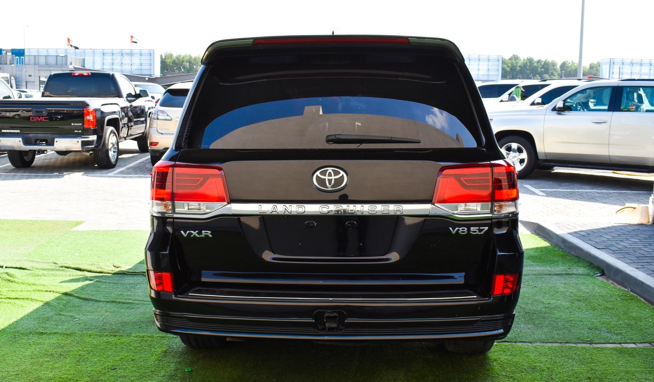 Toyota Land Cruiser VXR 5.7 V8  Facelift 2020