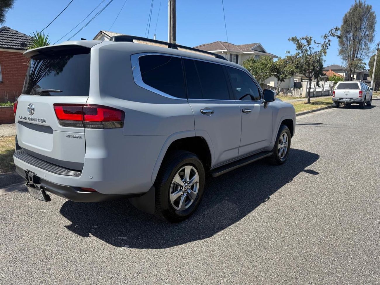 Toyota Land Cruiser DIESEL 3.3 LITER ,RIGHT HAND SAHARA ,BEIGE INTERIOR