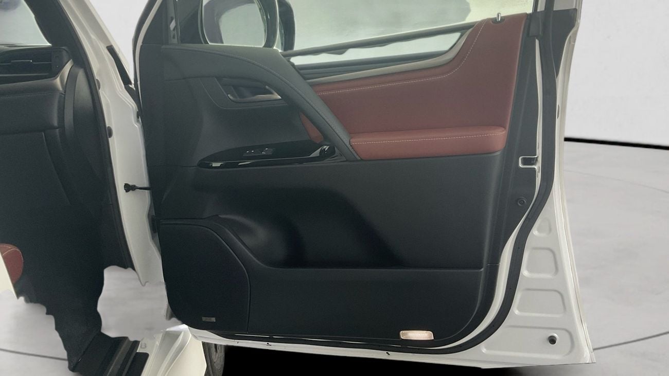 Lexus LX 570 Platinum 5.7L Platinum | Guaranteed Warranty | 0 Down Payment