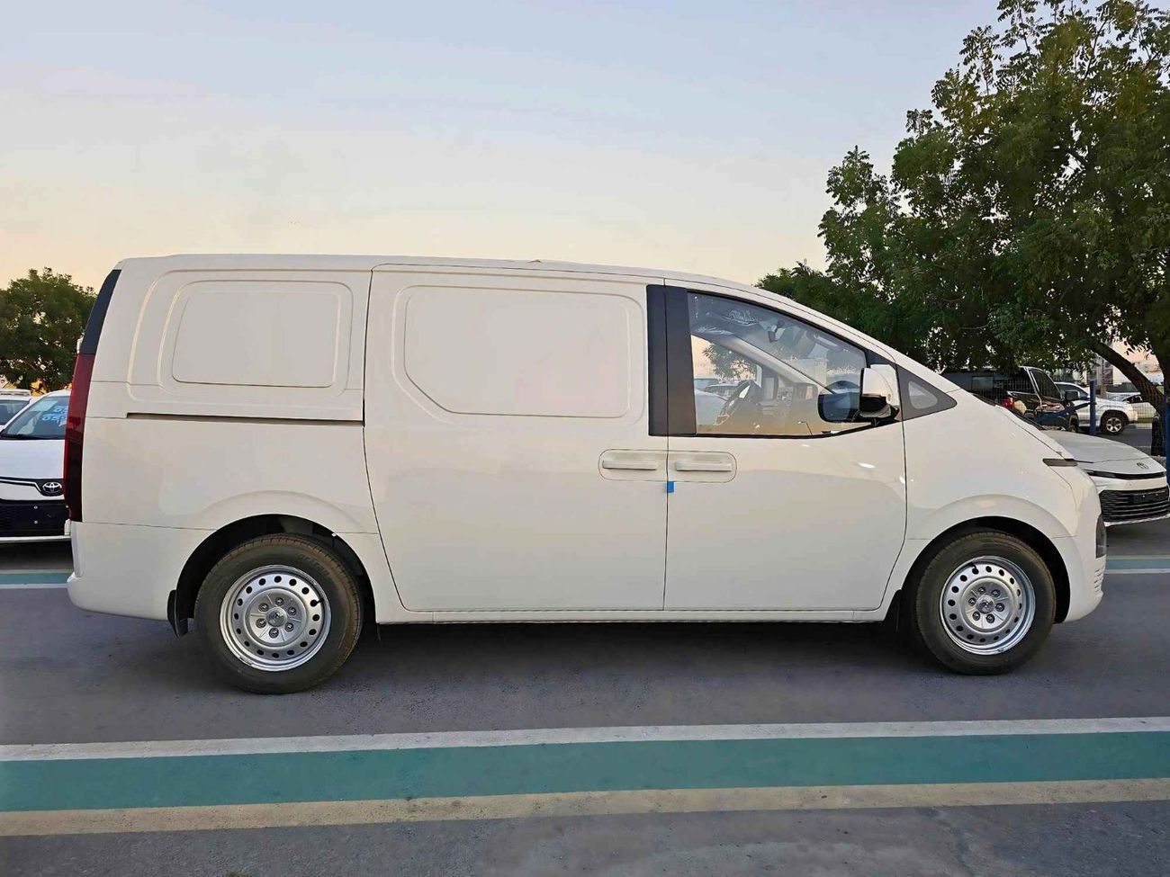 هيونداي ستاريا CARGO / 2.2L V4 DIESEL / MANUAL GEAR BOX / 2 STR (CODE # STCD)