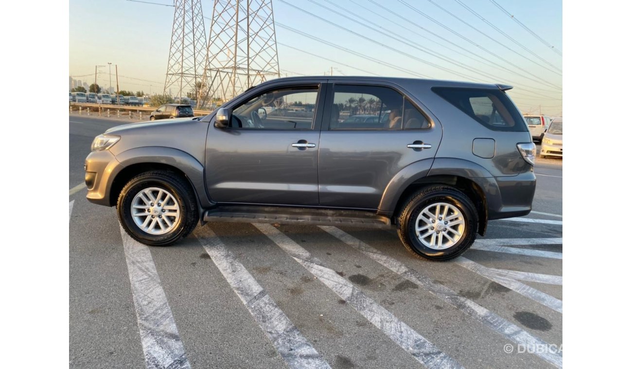 تويوتا فورتونر 2015 TOYOTA FORTUNER /2.7L V4 WITH 3 KEY / Very well maintained vehicle