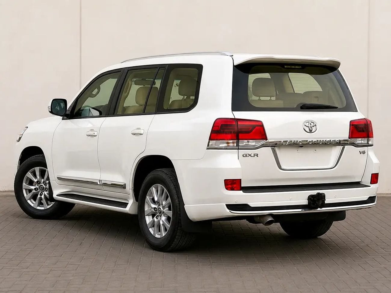 Toyota Land Cruiser GXR 3,360 P.M | | LANDCRUISER | GXR | 4.0L V6 | | GCC | ORIGINAL PAINT
