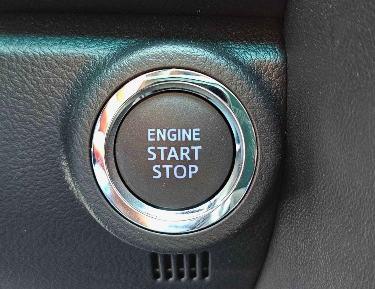 Toyota Fortuner SR5 ADVENTURE / 4.0L V6 PETROL / FRONT PWR SEATS / PUSH START / DIFF LOCK AUTO A/C (CODE # F6HA)