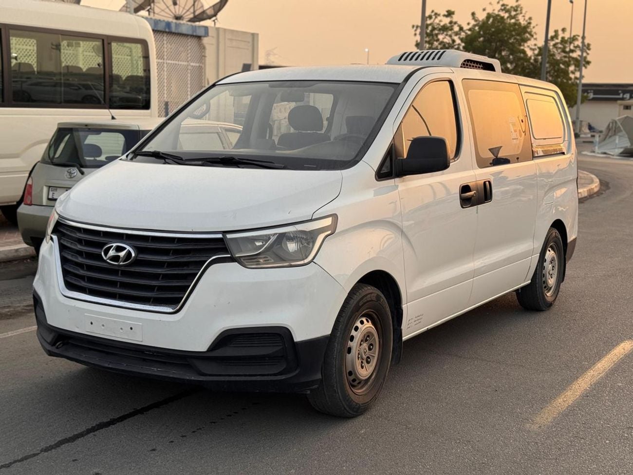 Hyundai H-1 T Q MT 6P  2.4L VAN RWD