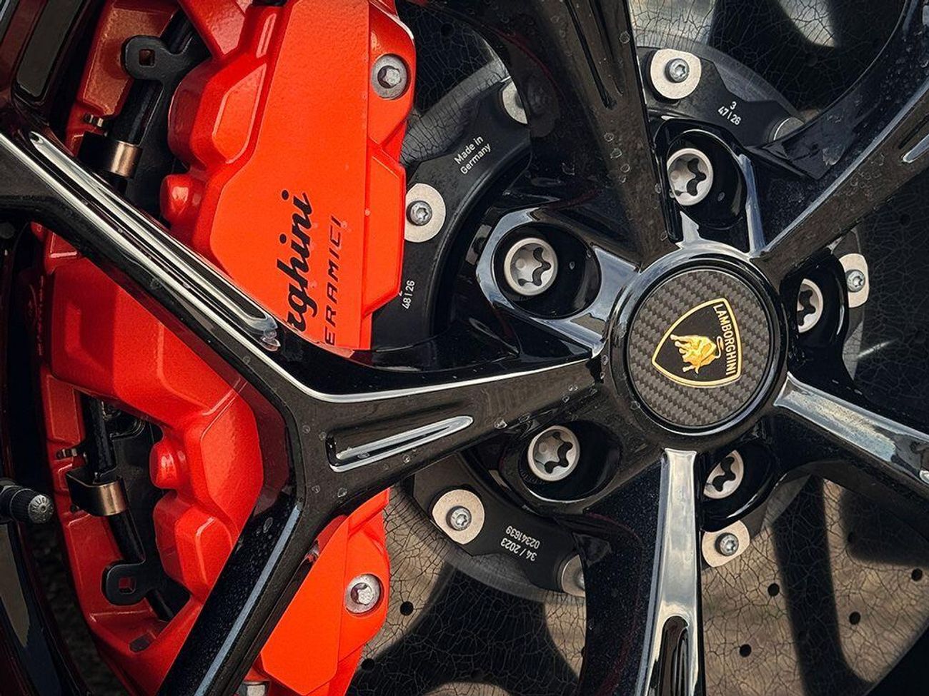 Lamborghini Revuelto Revuelto	6.5 V12 HPEV 3.8kWh AMT 4WD Euro 6 2dr (EXPORT ONLY)