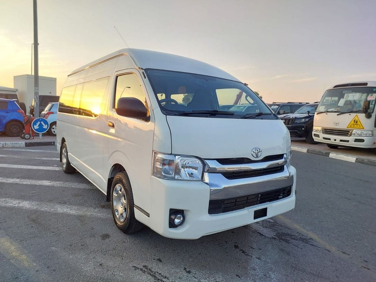 تويوتا هاياس TOYOTA HIACE COMMUTER VAN RHD 2017 MODEL 3.0 L DIESEL AUTOMATIC(PM33049)