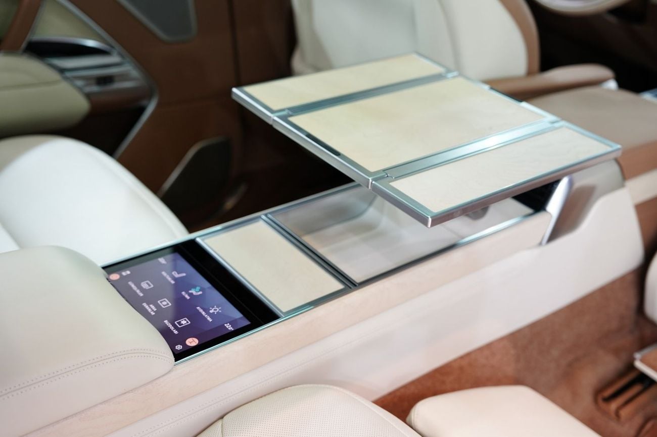 لاند روفر رينج روفر SV LWB P530 2023 Vogue SV LWB, Two-Tone Interior, Executive Rear Seat w/ Entertainment, Al Tayer Warr + Serv!!