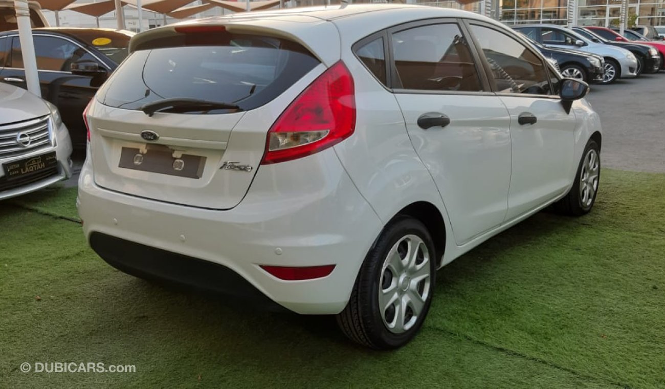 Ford Fiesta Gulf - No. 2 - without accidents - alloy wheels - rear spoiler - cruise control in excellent conditi