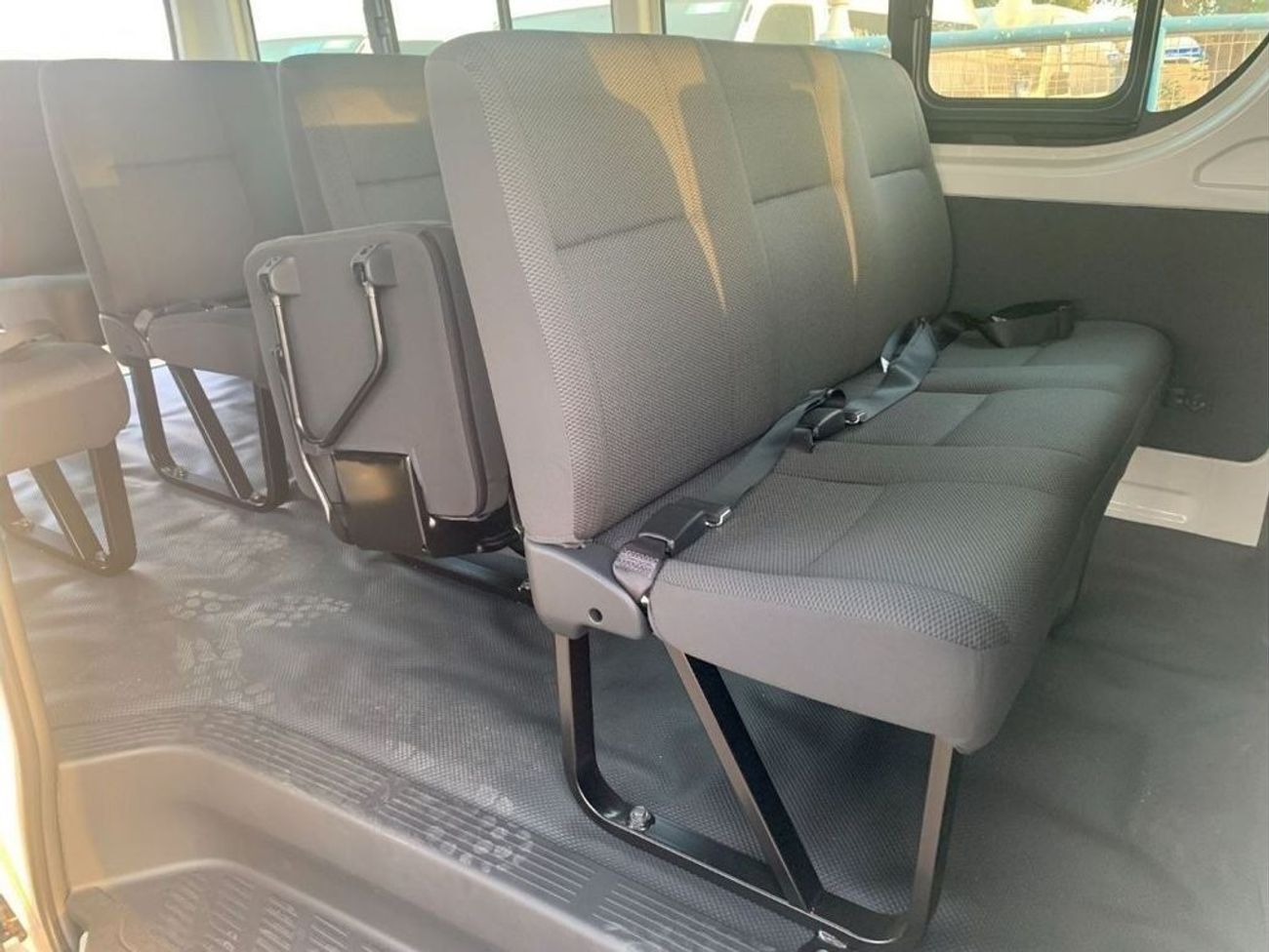 Toyota Hiace 2500cc DSL AIRBAGS + ABS 15 SEATER 2023MY