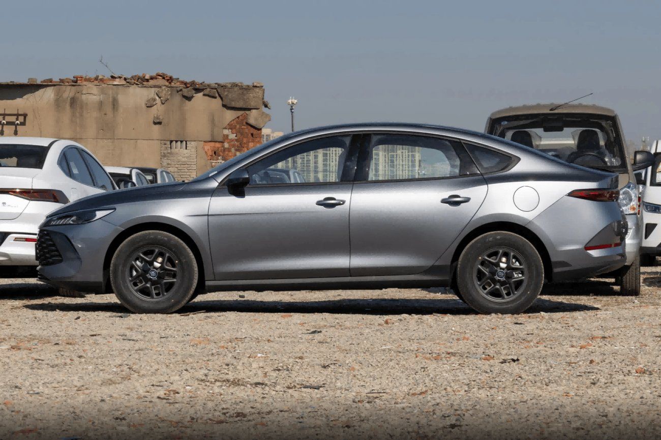 بي واي دي كين بلاس BYD QIN PLUS  DM - i 1.5L Plug-in Hybrid 55km Leading