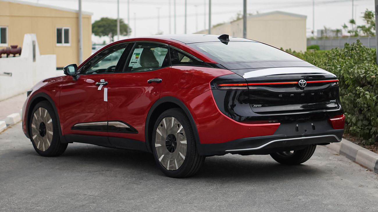 Toyota Crown Platinum 2.4l Turbo Hybrid AWD 2-Tone 2023 GCC 0Km