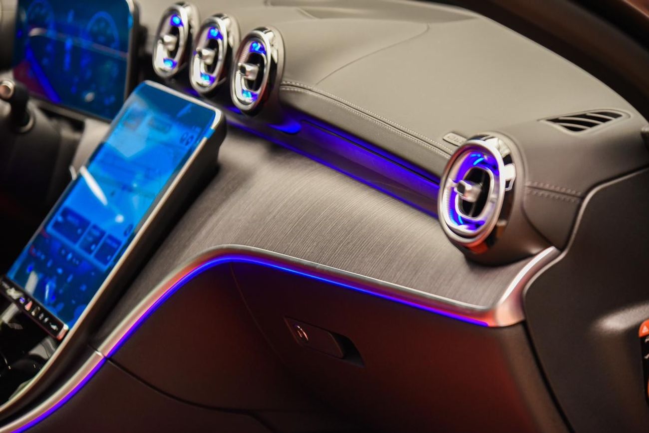 Mercedes-Benz C 200 ✔ Panoramic Roof ✔ Front/Rear sensors