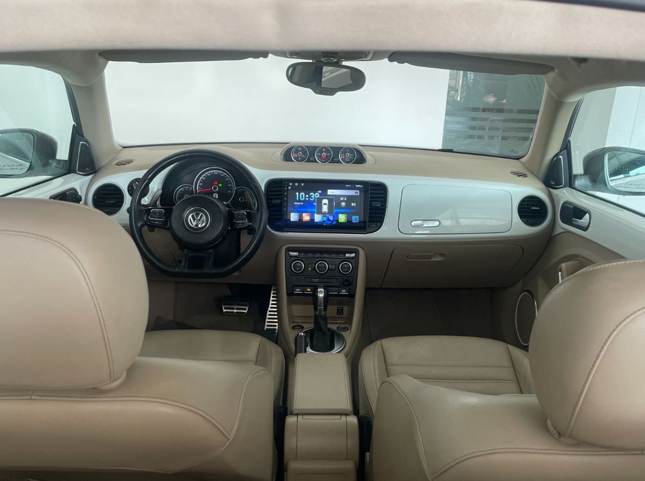 Volkswagen Beetle 2.0L-4CYL - FULL OPTION EXCELLENT CONDITION GCC SPECIFICATION