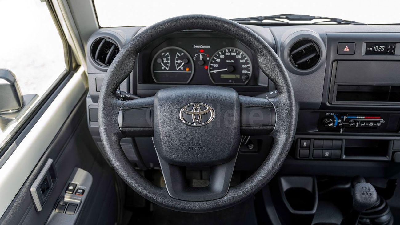 Toyota Land Cruiser 70 LC 78 HARDTOP 4.0L MT