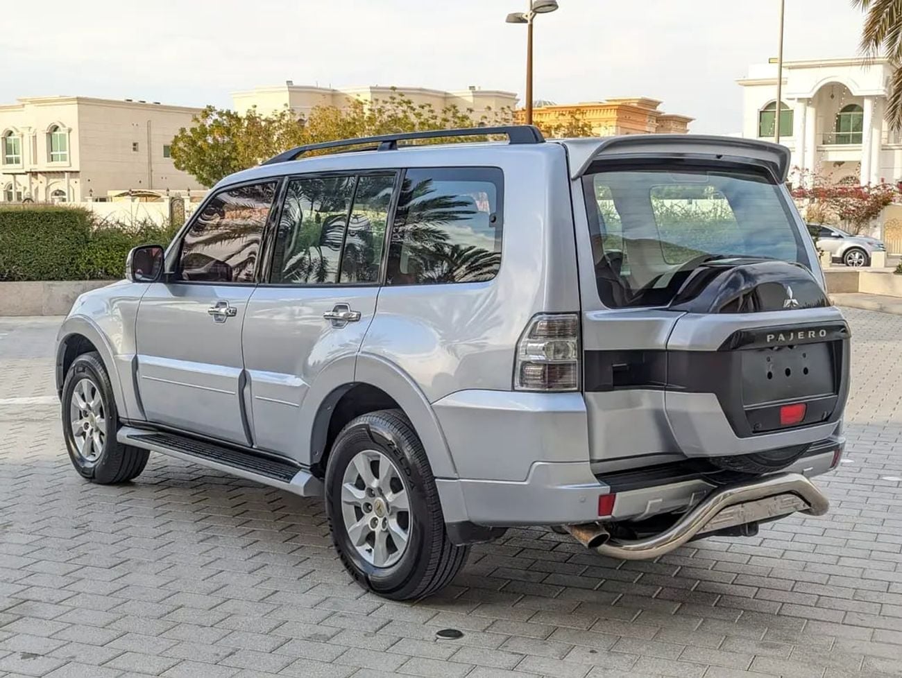 ميتسوبيشي باجيرو GLS TOP FULL OPTION GCC IN EXCELLENT CONDITION