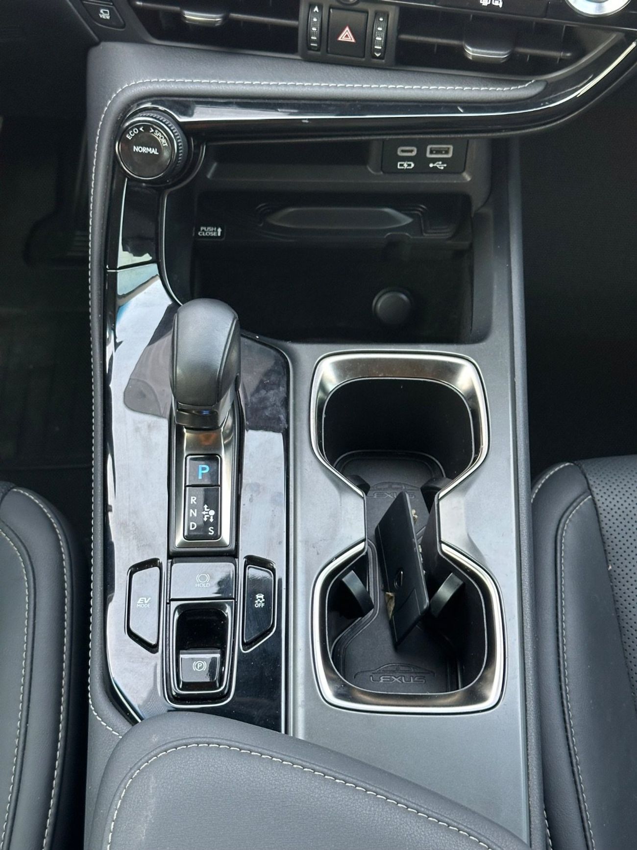 Lexus NX350h Hybrid platinum Full Option panoramic, 360 camera