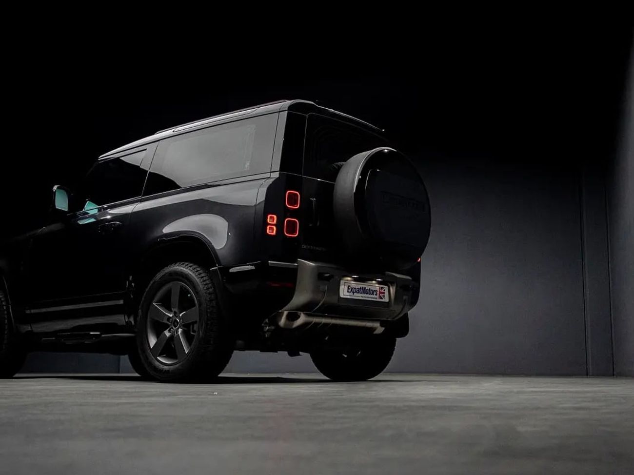 Land Rover Defender P400 90 X-Dynamic HSE 3.0L (5 Seater)