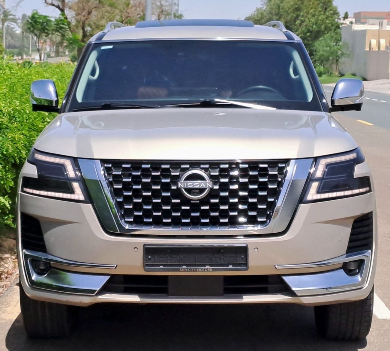 Nissan Patrol SE Platinum City 4.0L NISSAN PATROL LE PLATINUM GCC SPECS FULL OPTION 4.0L V6 ENGINE REAR LCD SCREEN