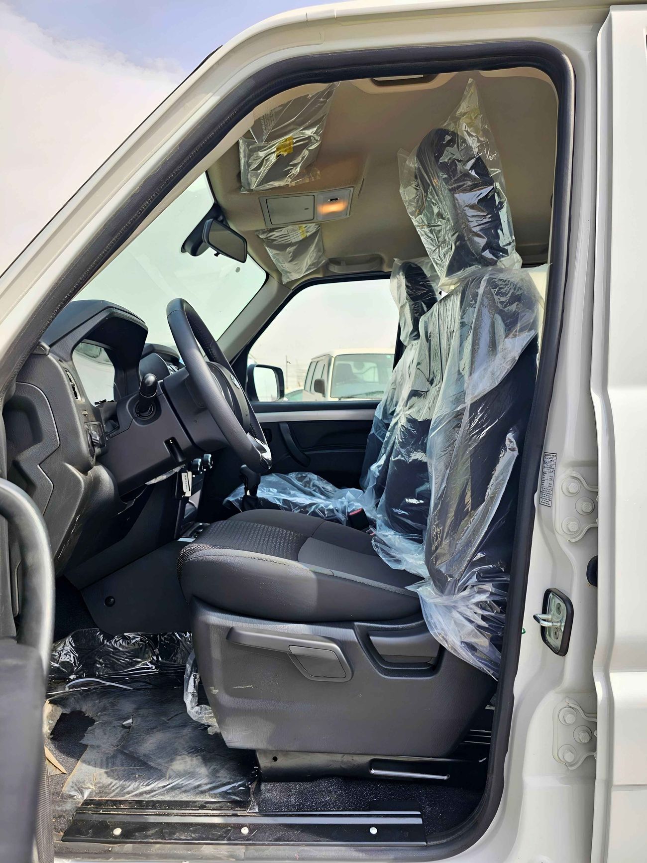 Mahindra Pik Up Double Cabin / A/T, 2.2L V4 Diesel, Hose Power 140HP / 4WD (CODE# 68039)