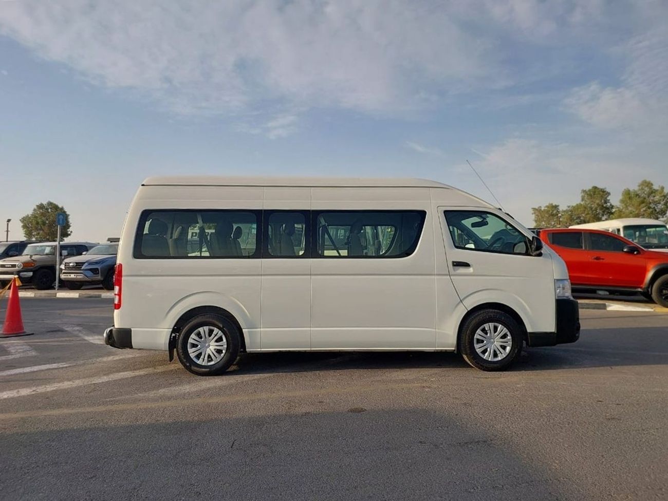 تويوتا هاياس TOYOTA HIACE COMMUTER VAN RHD 2019 MODEL 3.0 L DIESEL AUTOMATIC(PM39520)