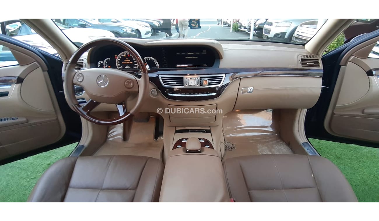 مرسيدس بنز S 350 خليجى - بانوراما - شاشة - كاميراخلفية - أبواب شفط - مرايا كهربائية - رنجات - حساسات - أنوار ضباب