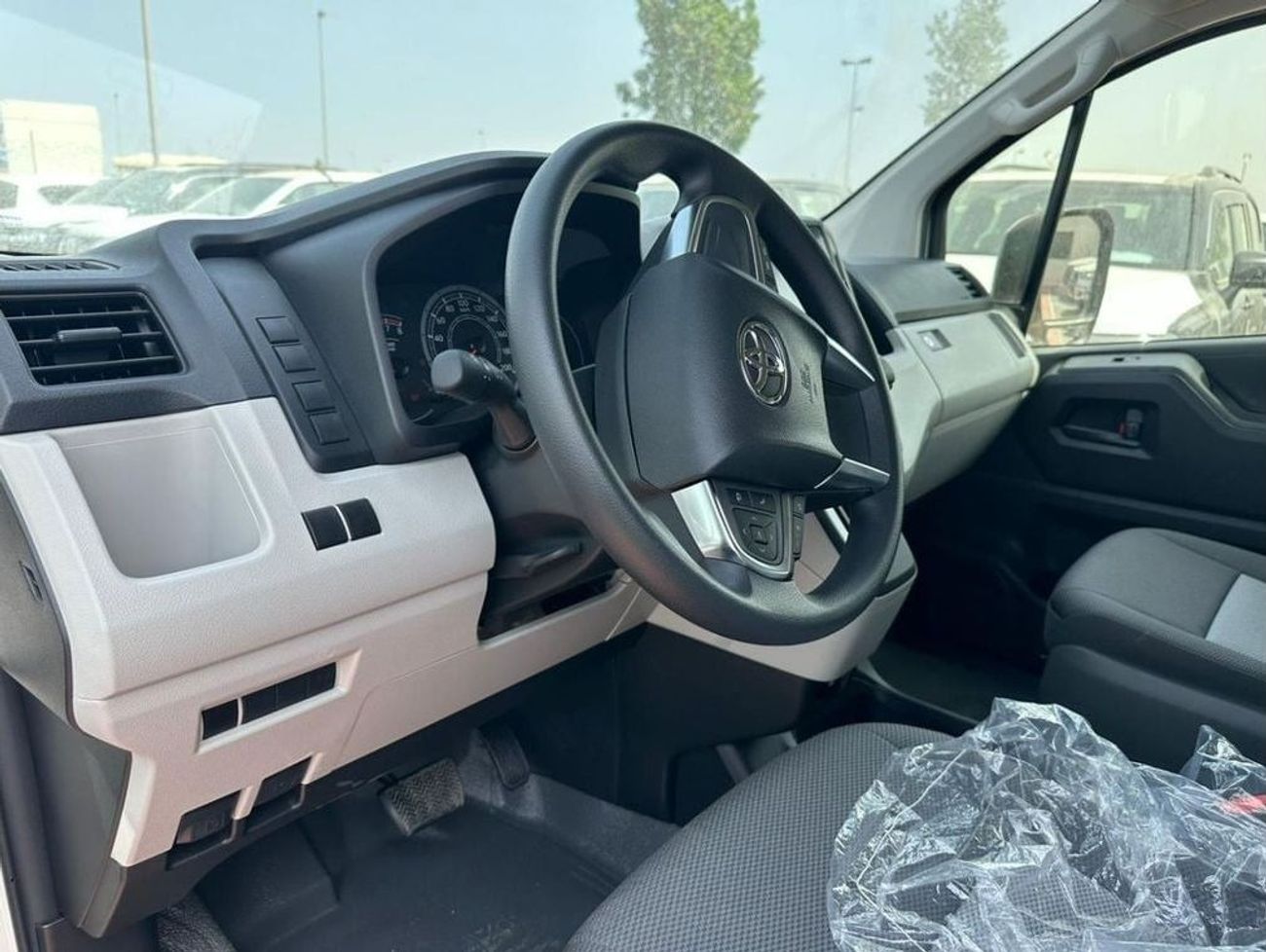 Toyota Hiace TOYOTA HIACE  3.5L PETROL AUTOMATIC,13SEATS,HIGH/ROOF 2026