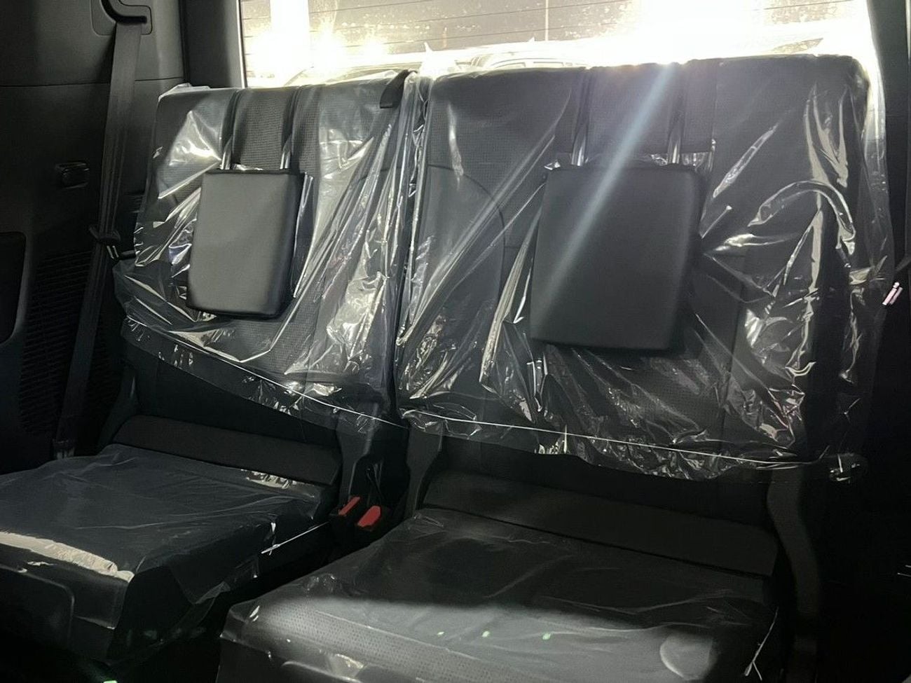 Toyota Land Cruiser TOYOTA LC300 VX 4.0L - Toyota LC300 VX 4.0L (Inside Black) EXPORT ONLY