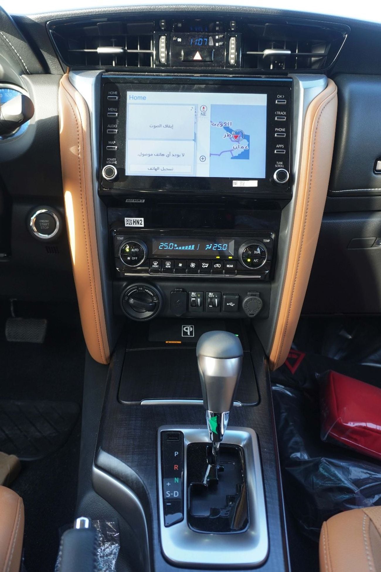 تويوتا فورتونر VXR 4.0L 2026 Model Petrol A/T (WITH WIRELESS CHARGER, AUTO A/C, DIFF LOCK AND CRUISE CONTROL)
