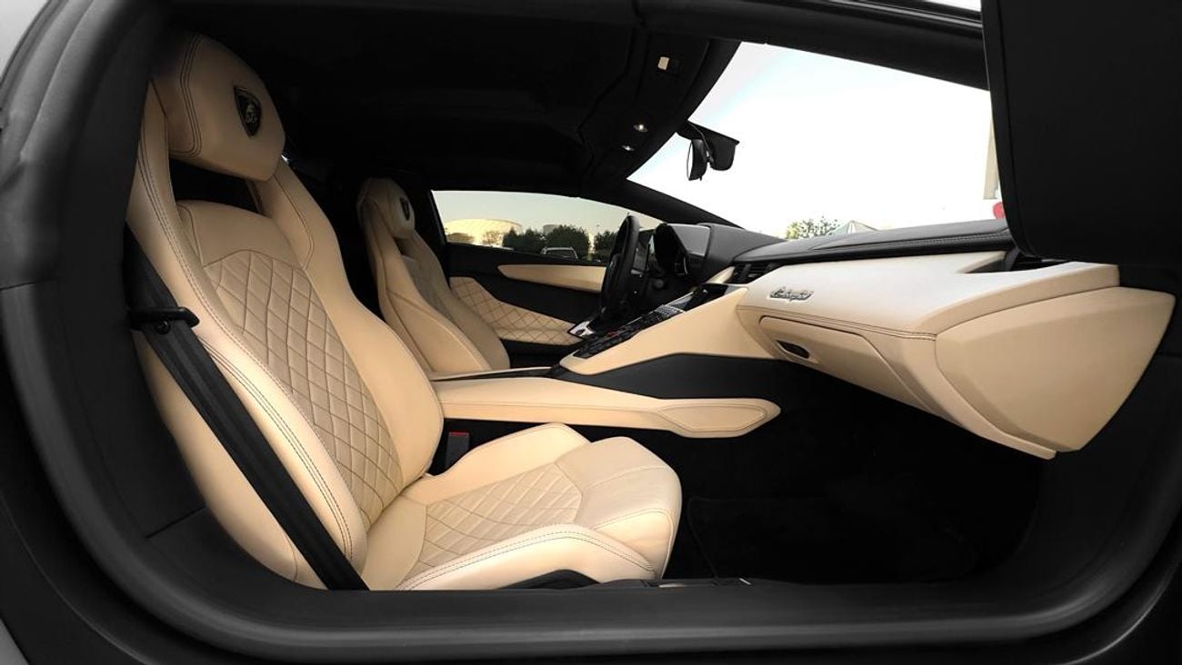 Lamborghini Aventador Roadster GCC Full Service history