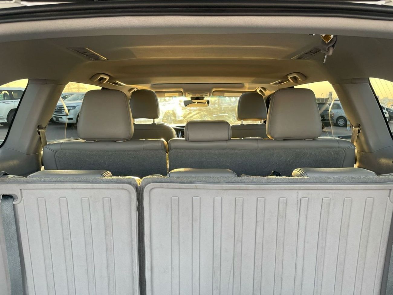 تويوتا هايلاندر 2018 Toyota Highlander XLE 3.5L V6 Full Option - 7 Seater With Radar - Leather Electric Seats - Trun