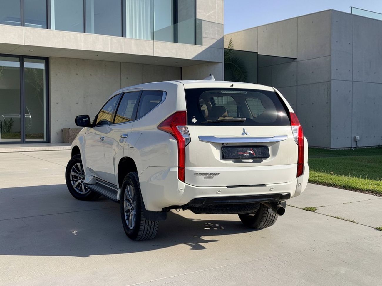 Mitsubishi Montero Sport GLS Mid 3.0L MITSUBISHI MONTERO SPORT | 3.0L V6 – 216 BHP | 2016 | GCC SPECS